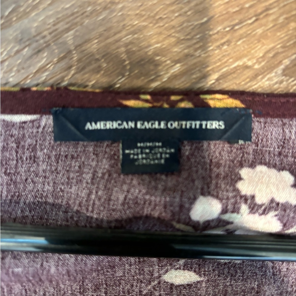American Eagle Maroon Floral Top Size Medium - Picture 3 of 3
